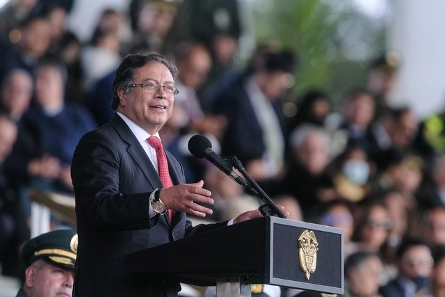 Gustavo Petro, presidente de Colombia durante asignación de mando de la policía. Foto Xinhua