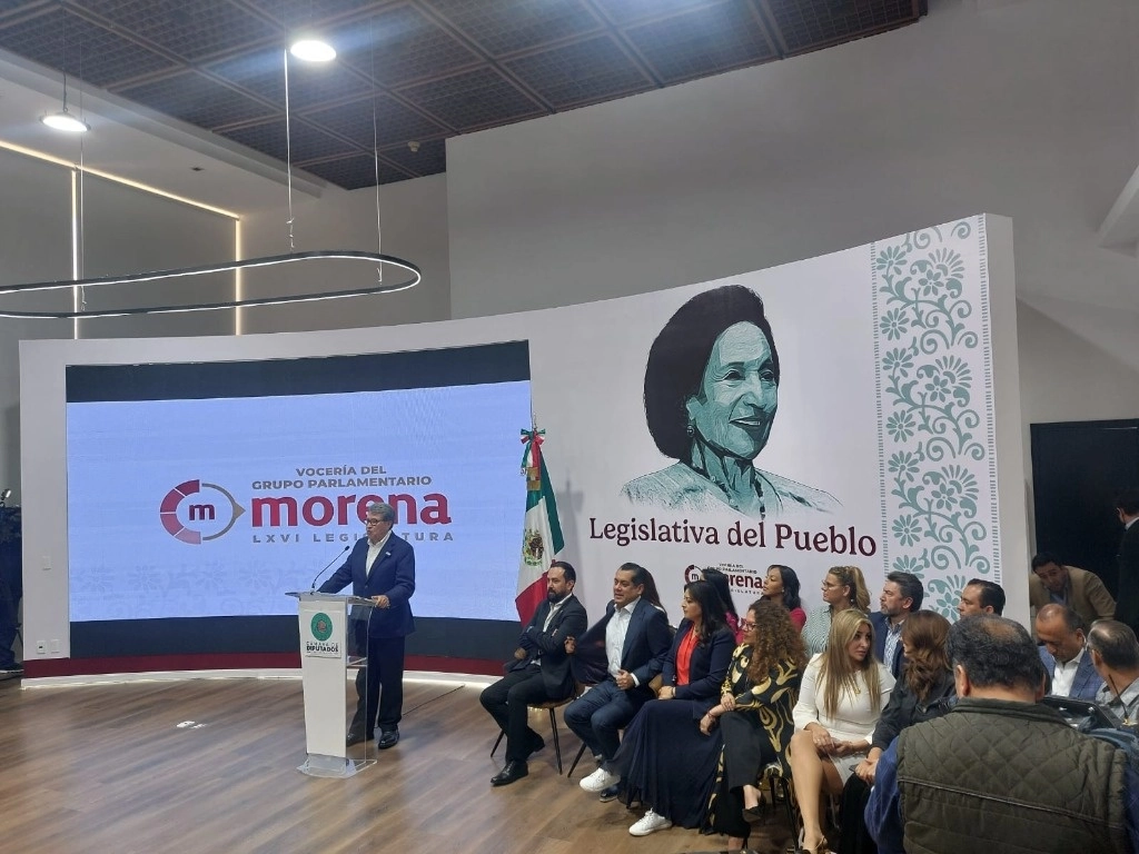 El coordinador de Morena en San Lázaro, Ricardo Monreal, dijo que el espacio donde se habilitaron los estudios de televisión y podcast “eran oficinas que estaban abandonadas". Imagen Fernando Camacho 