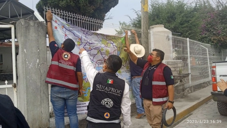 Autoridades del Sistema Nacional de Protección civil revisando las rutas de evacuación. Foto Sinaproc