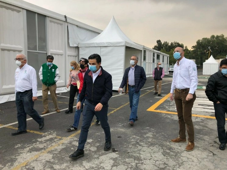 Zoé Robledo supervisa obras del hospital de expansión que se habilitará en el estacionamiento de la Subdelegación Norte de la Ciudad de México. Foto IMSS