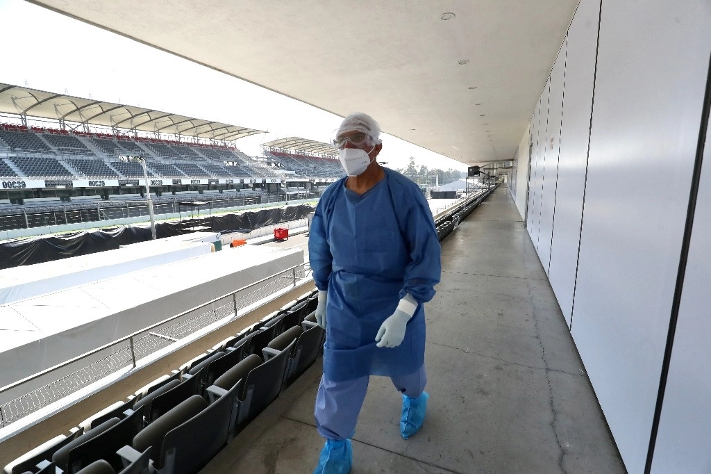 En imagen de archivo, la unidad temporal del Instituto Mexicano del Seguro Social (IMSS), instalado en el Autódromo Hermanos Rodríguez. Foto Luis Castillo