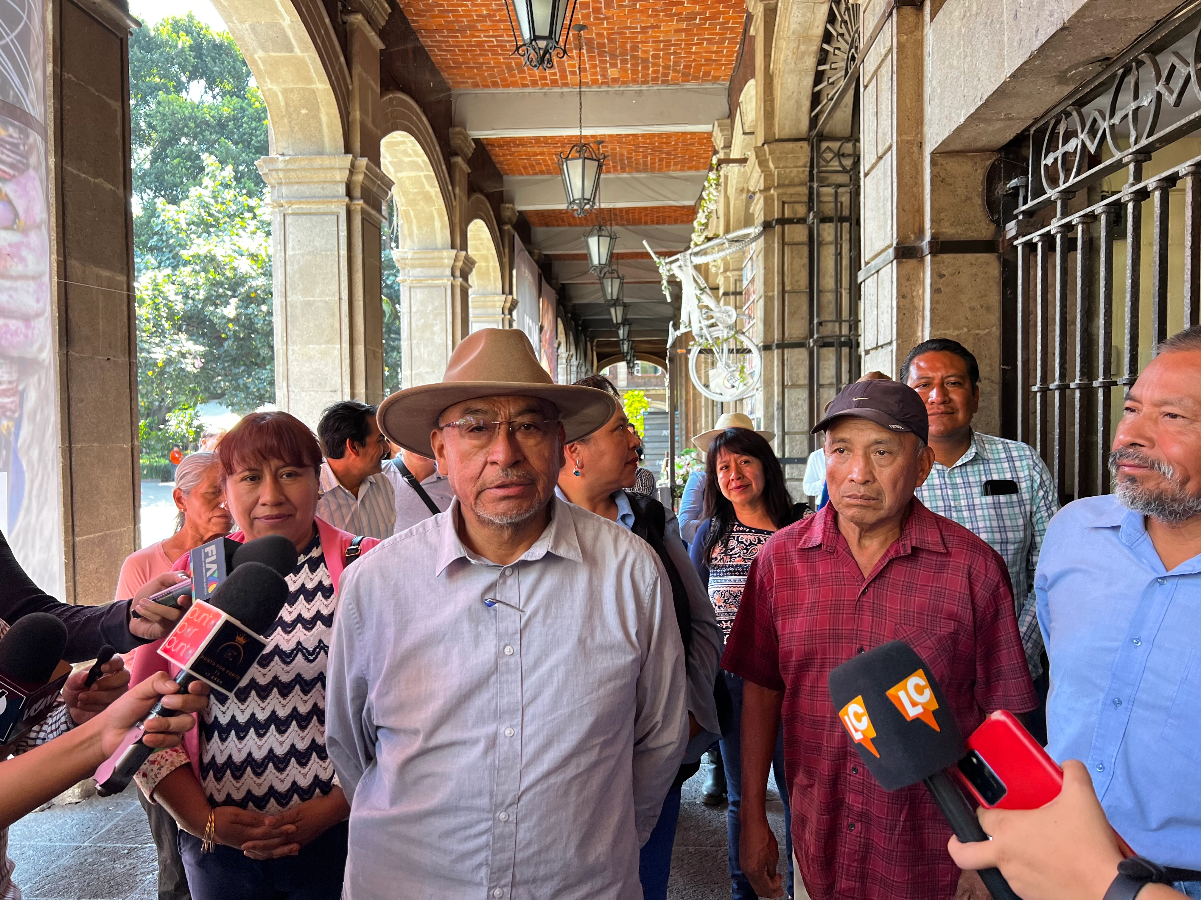 Félix Cuevas Medina, presidente de Bienes Comunales de ese municipio, denunció lo anterior esta mañana acompañado por integrantes del comité y habitantes de esa comunidad, en los corredores del palacio estatal en Cuernavaca. Foto