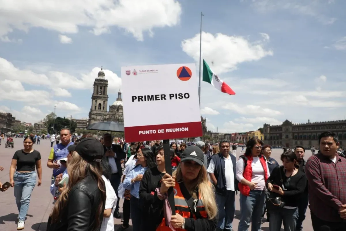 Simulacro en el Zócalo capitalino, el 19 de septiembre de 2025. 