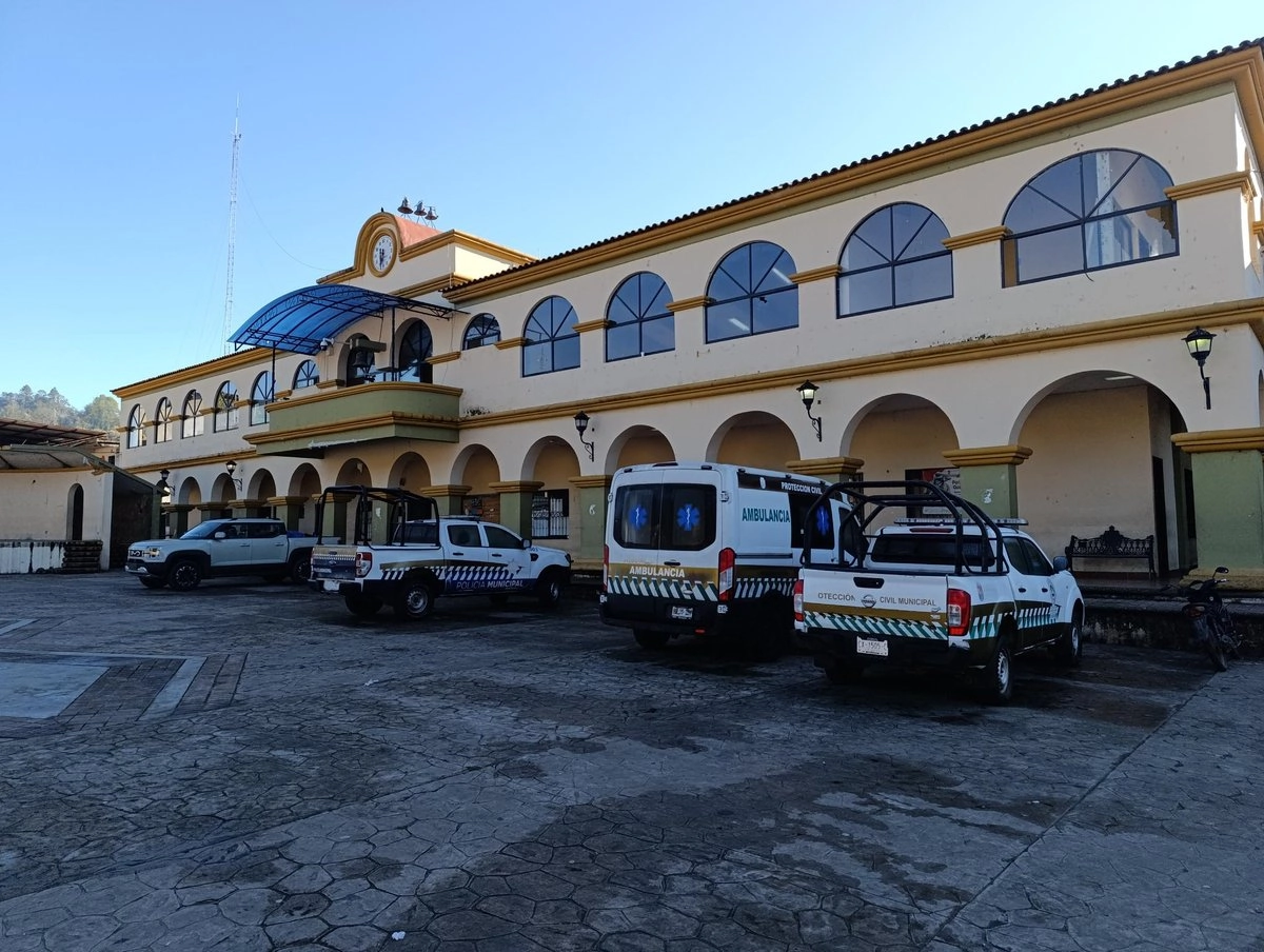 Debido a la situación de violencia que impedía la realización de elecciones, Oxchuc fue gobernado los dos últimos trienios por concejos municipales.