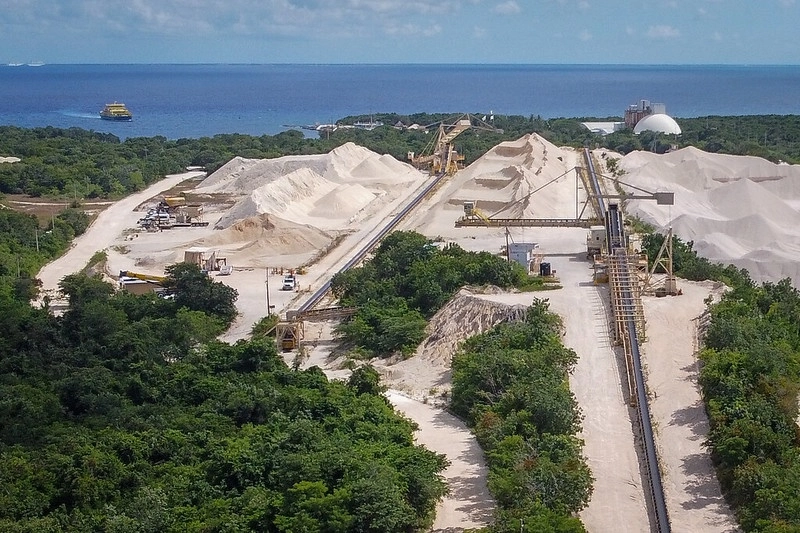 Aspectos de la zona afectada en Playa del Carmen. Foto Juan Manuel Valdivia/ La Jornada Maya