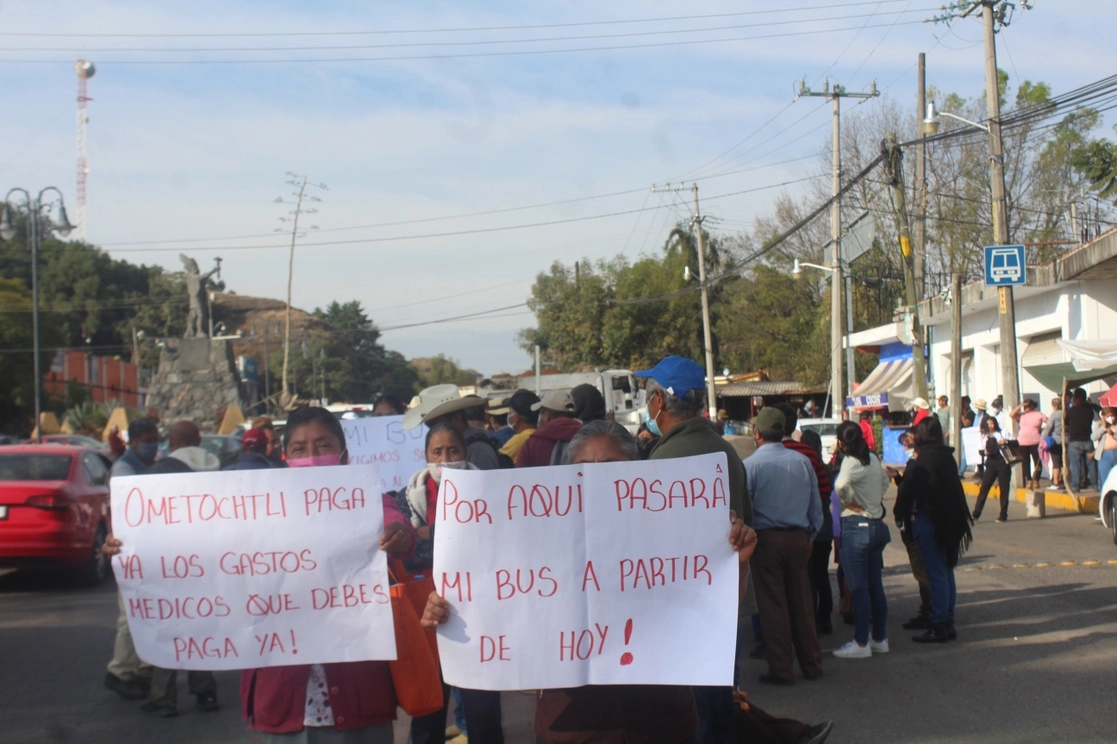 Los habitantes de esta comunidad calcularon hoy que dicha empresa les adeuda alrededor de 400 mil pesos, entre estos, 80 mil pesos que debe pagar la familia de una menor de 15 años a la que le amputaron un pie. Foto Rubicela Morelos 