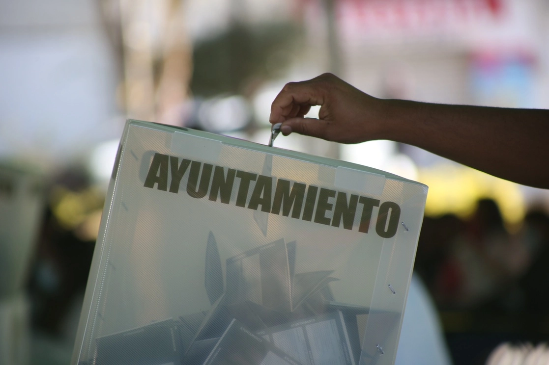 Este domingo se lleva a cabo una elección extraordinaria en siete municipios del estado de Oaxaca para elegir presidentes o presidentas municipales. Foto Jorge A. Pérez Alfonso