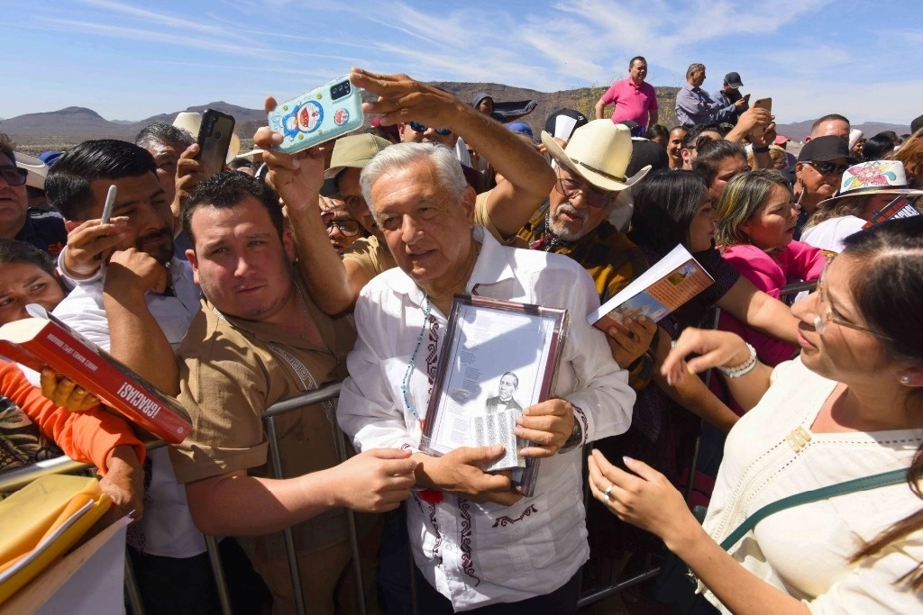 Al inaugurar acueducto Yaqui, el presidente López Obrador dijo que debe continuar labor contra la pobreza, el 25 de febrero de 2024. Foto Cuartoscuro