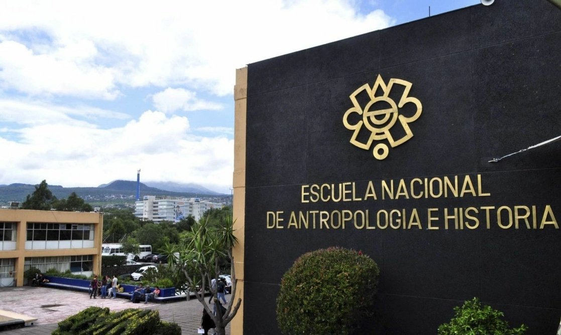 Al aludir a la demanda de recursos públicos en la ENAH, el presidente López Obrador refirió que “tiene ahora un presupuesto mayor. Todo lo que tiene que ver con el Tren Maya incluye un presupuesto adicional para las zonas arqueológicas; como nunca se van a destinar recursos, ya se está haciendo, para mejorar zonas arqueológicas”. Foto Cuartoscuro / Archivo