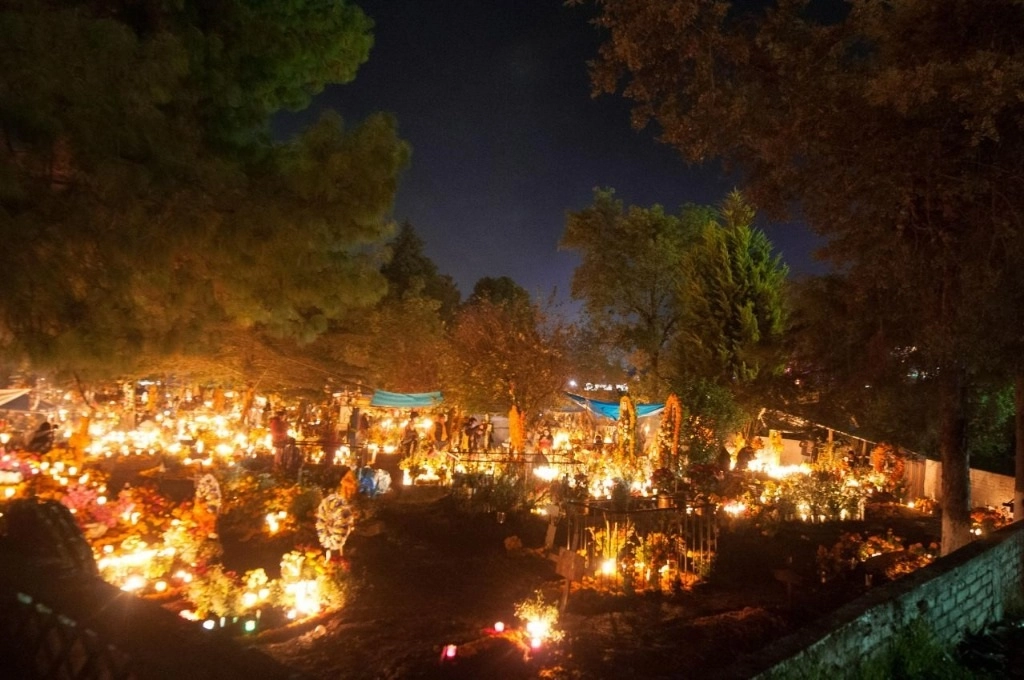 El gobierno de Michoacán anunció que en el estado sí habrá celebraciones por el Día de Muertos, pero estas tendrán que ser bajo estrictas medidas debido a la pandemia. Foto Cuartoscuro / Archivo
