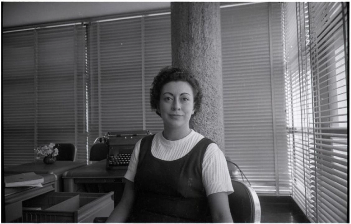 Rosario Castellanos en 1971. Foto perteneciente al archivo fotográfico de los Hermanos Mayo, ubicado en el Archivo General de la Nación