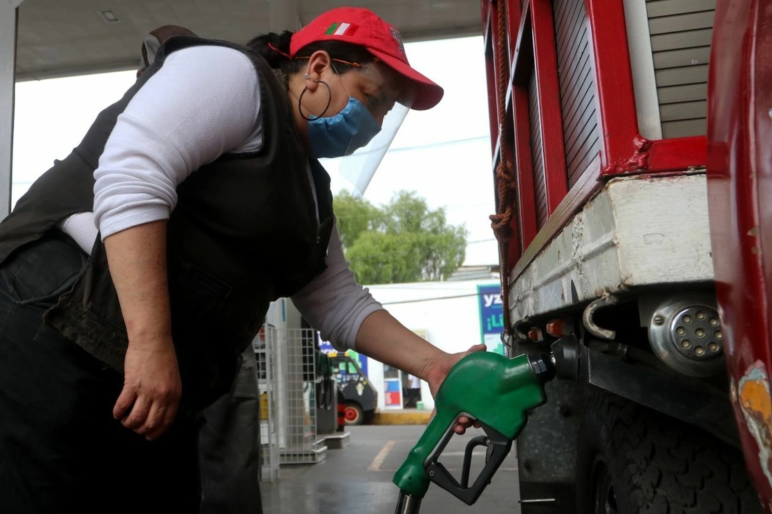 Gasolinera en la Ciudad de México. Foto Cuartoscuro / Archivo