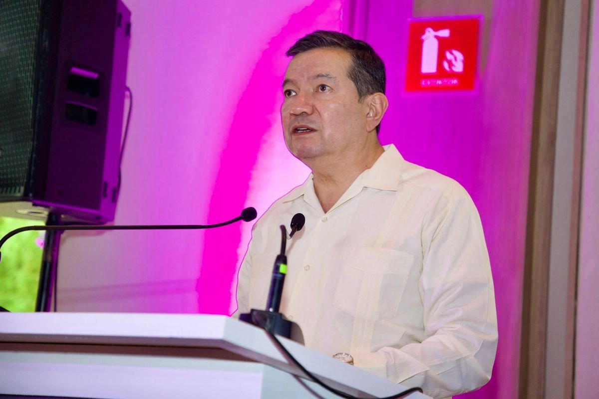 Alfredo Navarrete, titular de la Unidad de Banca y Valores de Hacienda durante el encuentro. Foto 