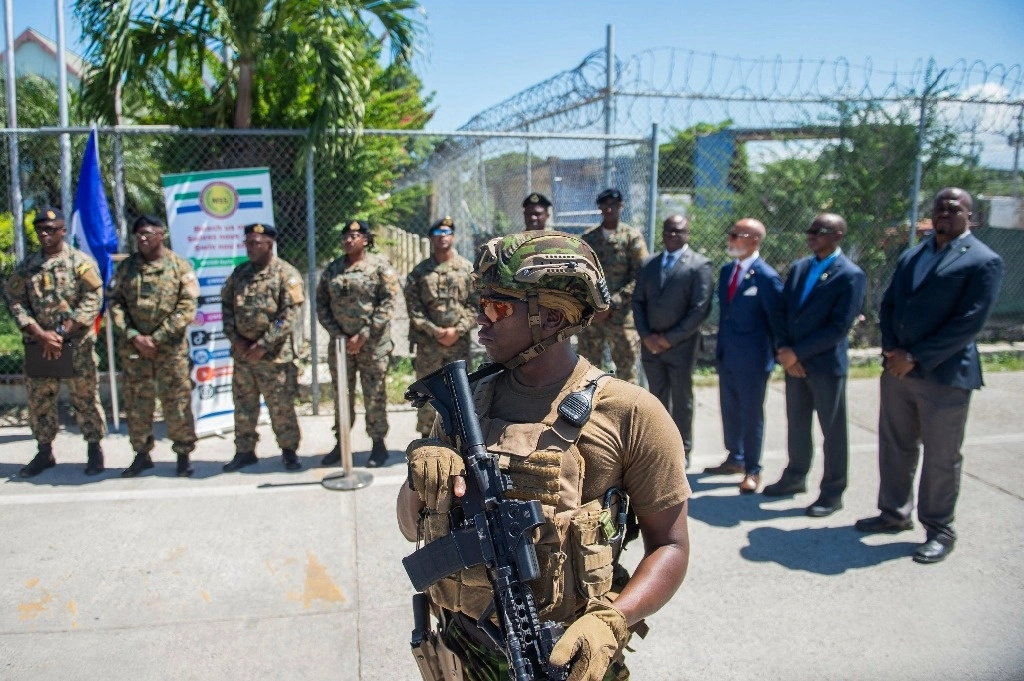 Agentes de las Bahamas llegaron a Haití para apoyar a sofocar la violencia de las pandillas. Foto Afp 