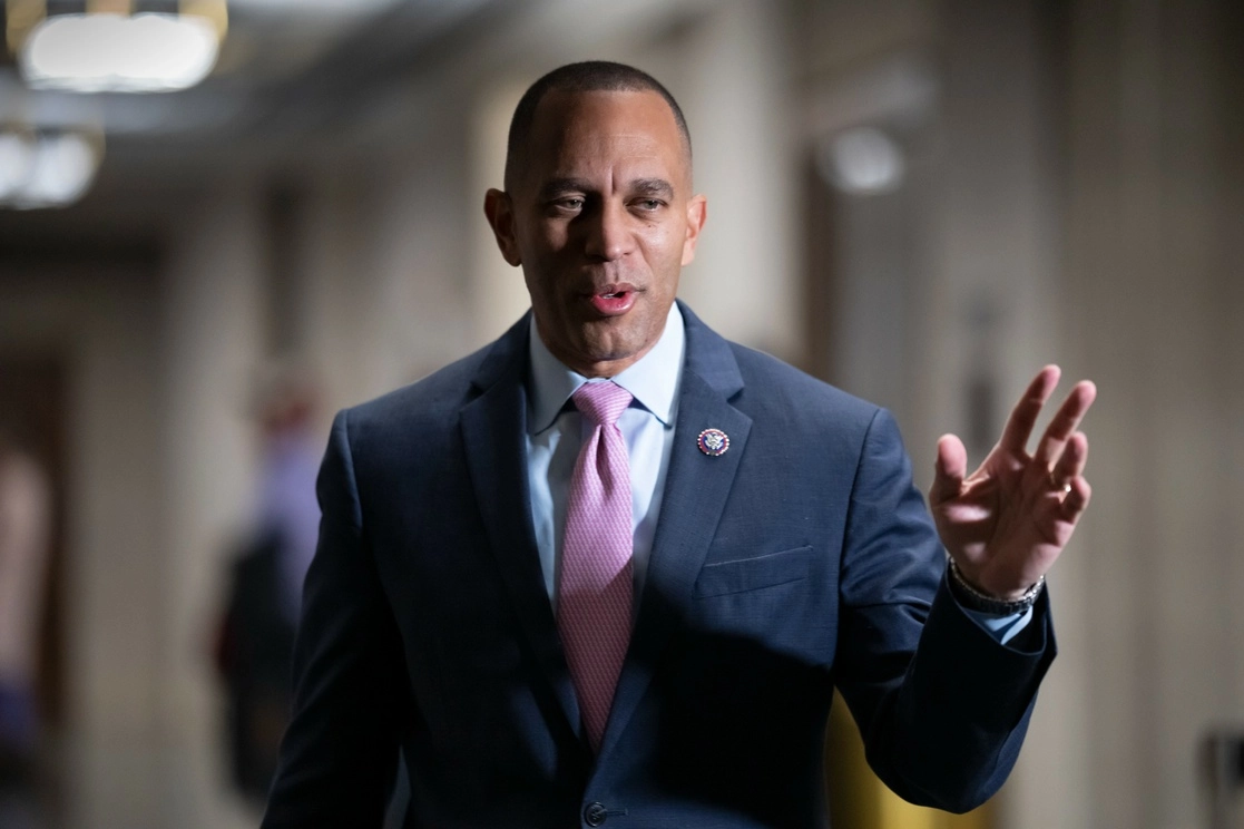 Los congresistas demócratas eligieron a Hakeem Jeffries para suceder a Nancy Pelosi como líder de su bancada en la Cámara de Representantes de Estados Unidos, el 30 de noviembre de 2022. Foto Ap