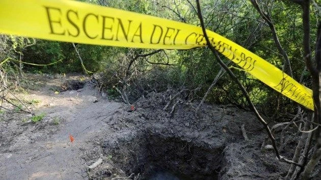 Una fosa clandestina en imagen de archivo. Foto La Jornada
