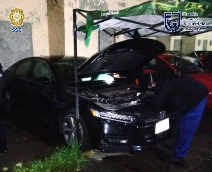 Cinco vehículos con reporte de robo fueron localizados en un predio de una fundación de casa de empeño en Gustavo A. Madero. Foto cortesía de la SSC
