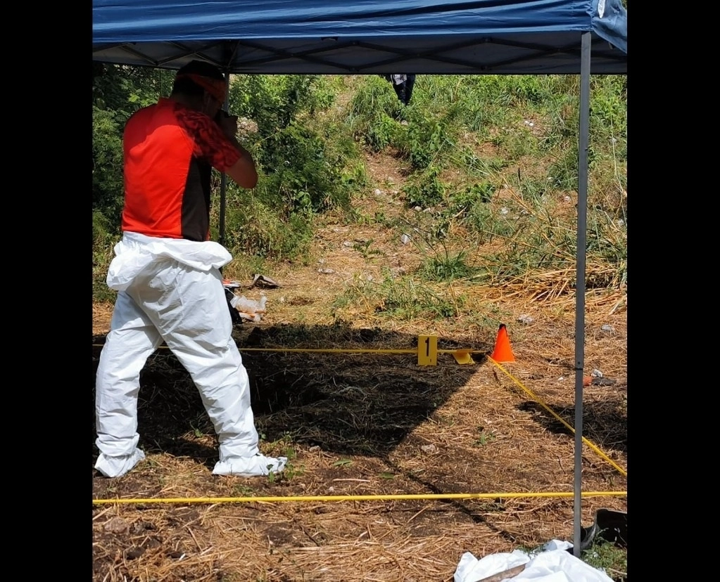 Apenas en noviembre pasado localizaron otros 11 cuerpos en una fosa de Tecomán. Foto archivo/ Fiscalía