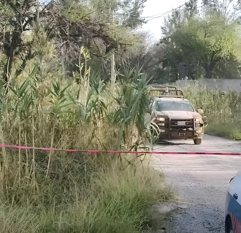 Tras el hallazgo de los cadáveres, el lugar fue acordonado por la policía municipal de San Juan del Río y resguardado por soldados del Ejército, el 9 de enero de 2024. Foto 'La Jornada'