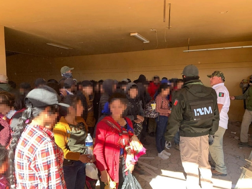 101 migrantes de origen guatemalteco fueron abandonados en una casa de seguridad en el municipio de Santa Ana, Sonora. Foto Tomada de X @INAMI_mx