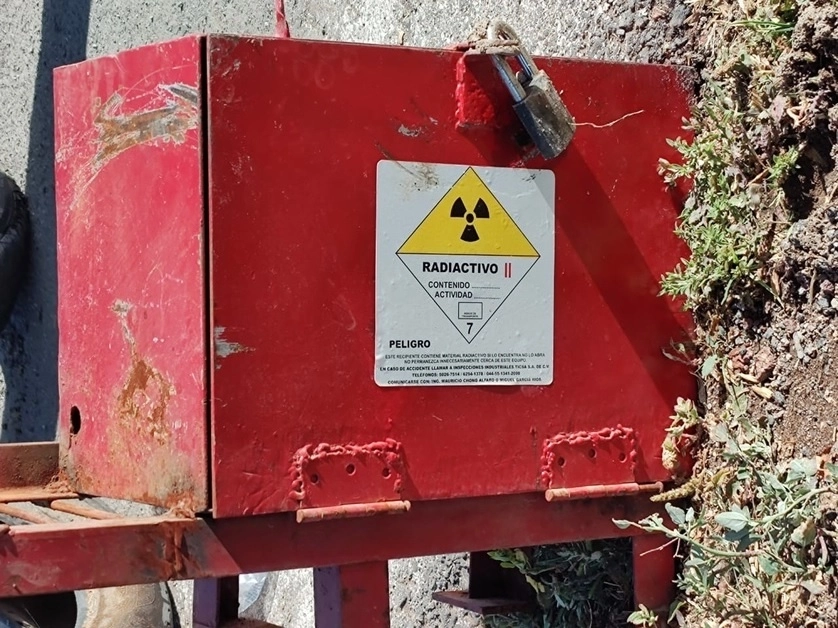 En el camino viejo a Ozumbilla, en Tecámac, fue hallada una fuente radioactiva hurtada el pasado jueves 15 de septiembre en el estado de México. Foto ‘La Jornada’

