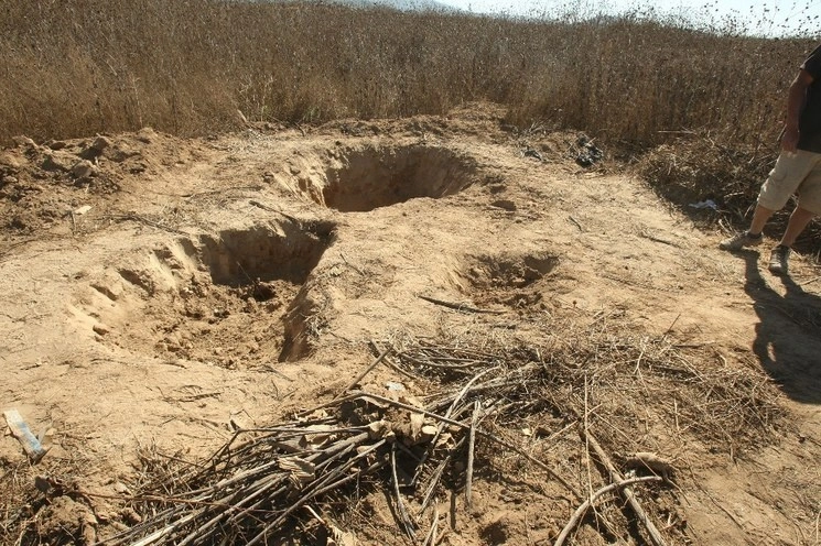 Fosa clandestina localizada en Tamaulipas. Foto Arturo Campos / Archivo