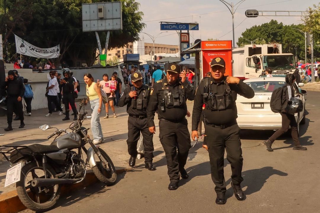 La FGJ inició una indagatoria al respecto, mientras que la SSC realiza el análisis de las cámaras de videovigilancia en la zona para la identificación de la unidad y los responsables. 
