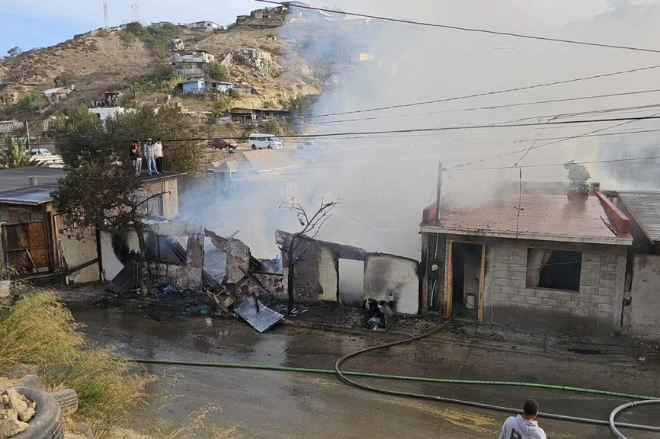 El lugar quedó bajo el resguardo de policías municipales a la espera de agentes de la Fiscalía General del Estado. Foto Bomberos
