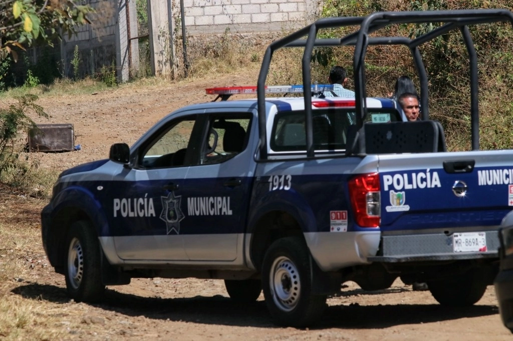 La policía acudió al lugar para hacerse cargo de la escena del crimen y personal de la Fiscalía General del Estado (FGE) se encargó de levantar el cuerpo. Foto Cuartoscuro.