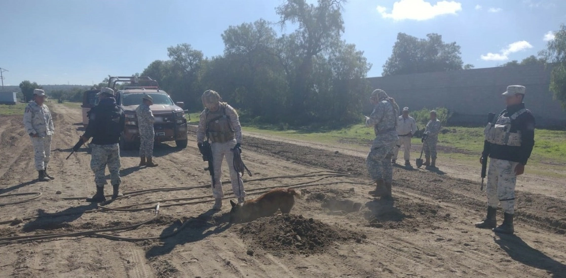 Elementos de la Guardia Nacional revisan la zona. Foto La Jornada