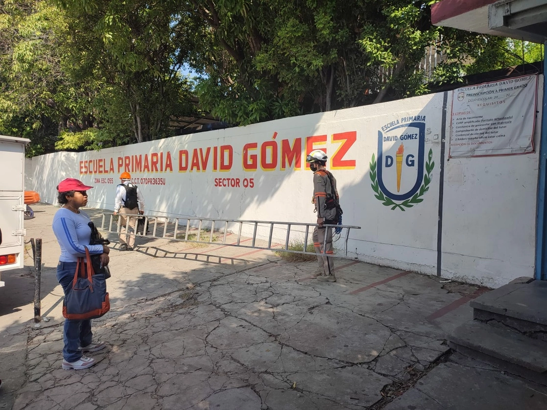 Fachada de la escuela donde la mujer fue encontrada muerta. Foto  Elio Henríquez