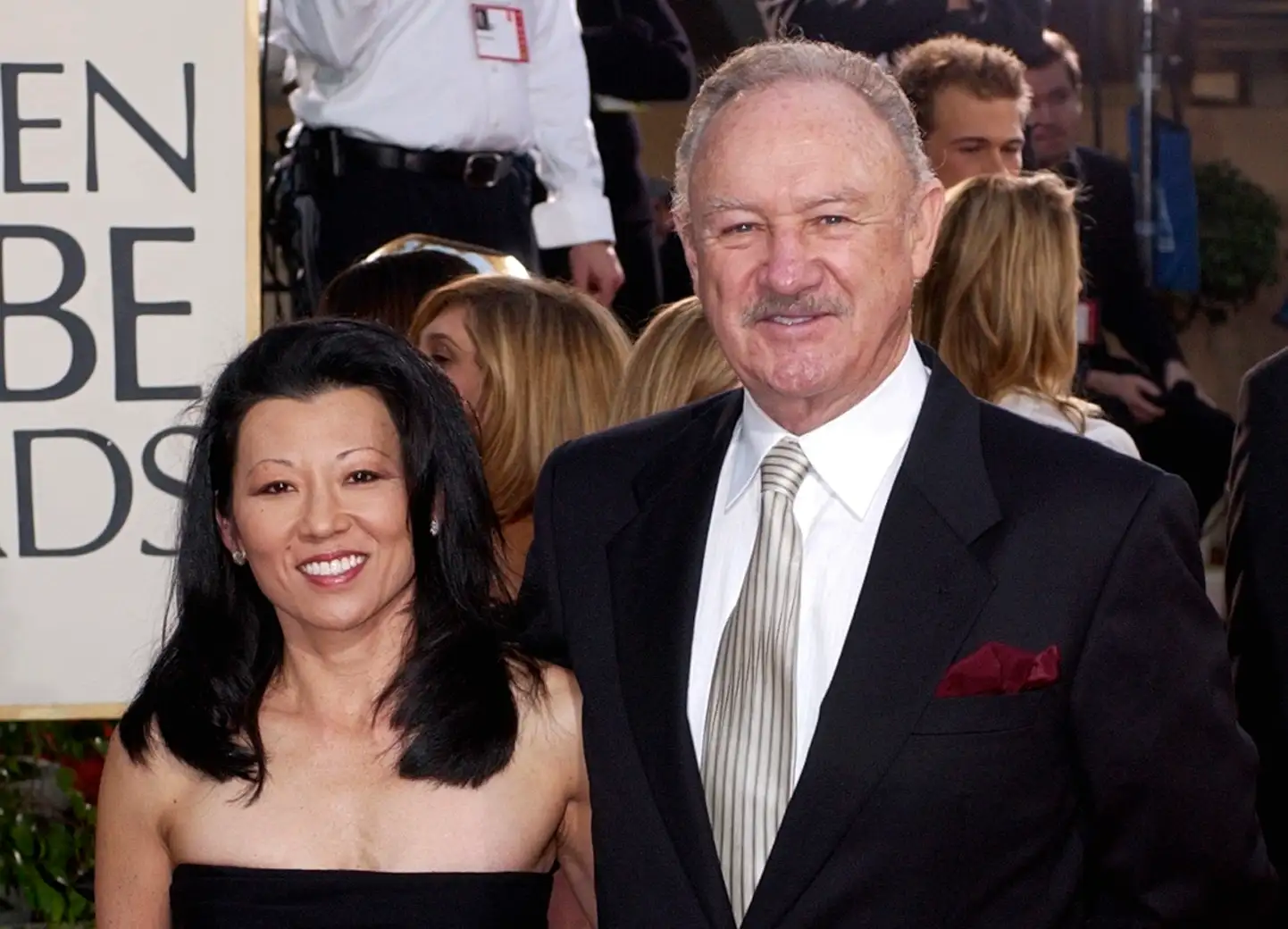 El legendario actor estadunidense Gene Hackman, junto con su esposa Betsy Arakawa, llega a los Globos de Oro en Beverly Hills, California, el 19 de enero de 2003. Foto 