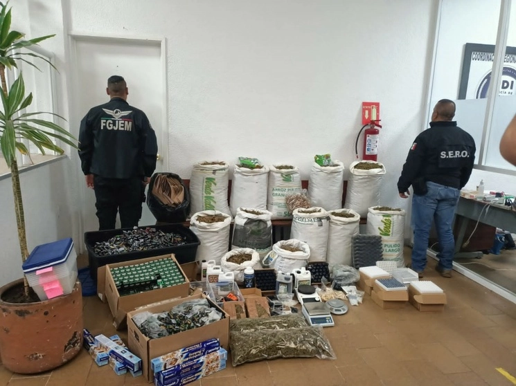 Policías de investigación aseguraron el lugar. Foto FGJEM