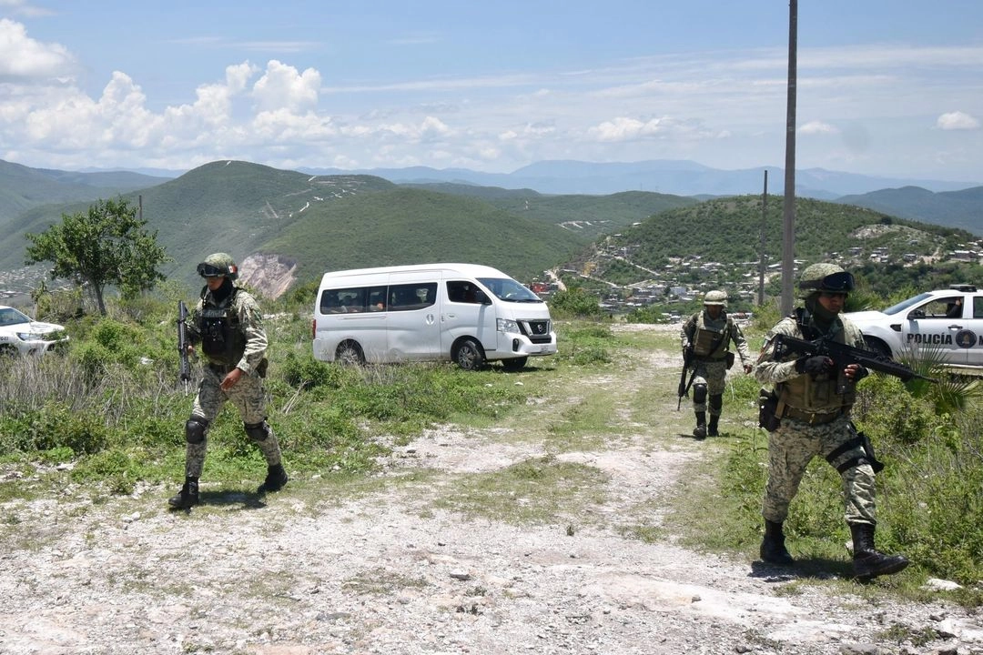 Un operativo de búsqueda realizado por militares y agentes de la Fuerza Estatal de Seguridad Ciudadana de BC dio como resultado el hallazgo de cadáveres en distintas fosas clandestinas de La Rumorosa. Foto 