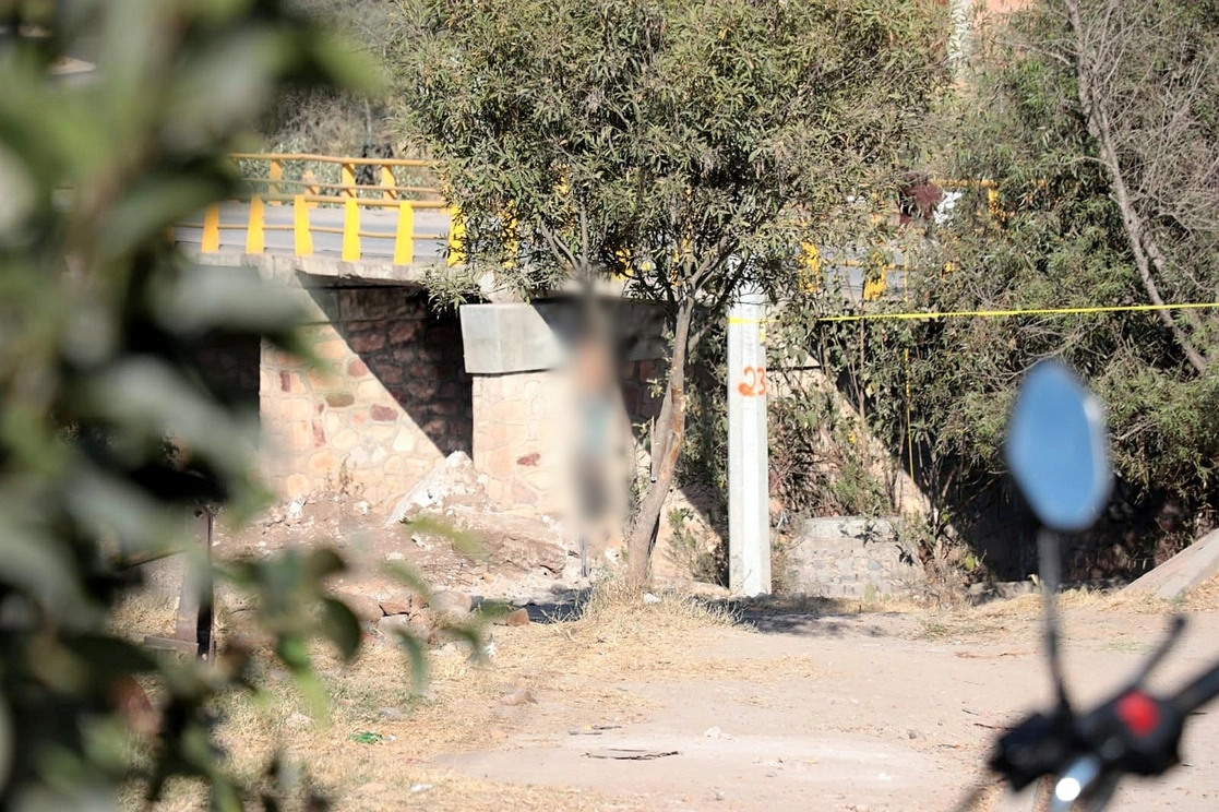 El crimen organizado privó de la vida a ocho hombres, colgándolos de puentes viales y árboles en tres comunidades rurales de Fresnillo, Zacatecas. Foto Alfredo Valadez Rodríguez
