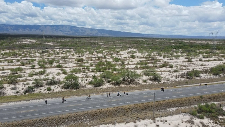 Un grupo de 16 migrantes mexicanos fueron abandonados en el desierto del estado fronterizo de Coahuila. Foto Cuartoscuro / Archivo