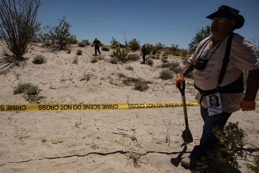 En la falda del cerro de la Cruz, fueron encontrados los restos de seis personas, después de que el pasado 3 de marzo fueron localizados en esta misma zona cinco más, por lo que suman ya suman 11. Foto Cuartoscuro / Archivo