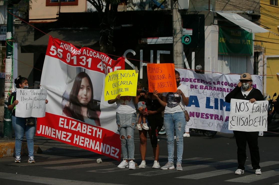 Familiares y amigos de Elizabeth realizaron varias protestas para exigir su aparición con vida. Foto Alfredo Domínguez / Archivo