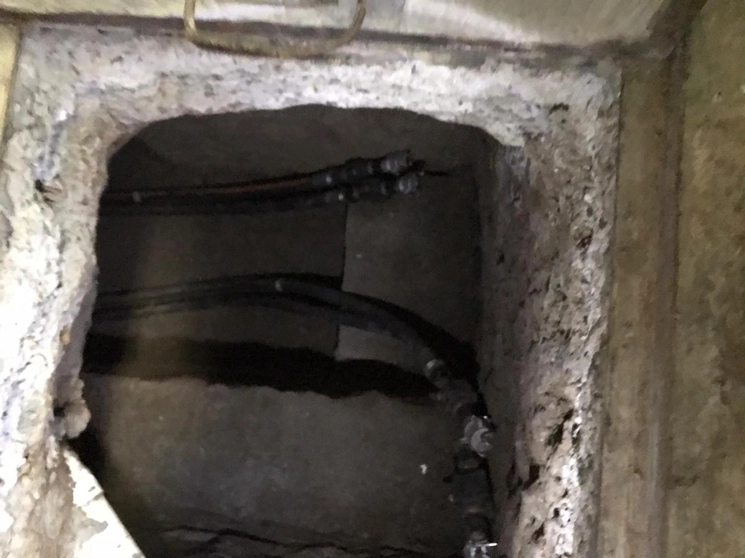 La FGR halla un túnel de 30 metros de longitud, que llevaba hasta una toma clandestina de combustible en el municipio de General Escobedo. Foto cortesía de la FGR 