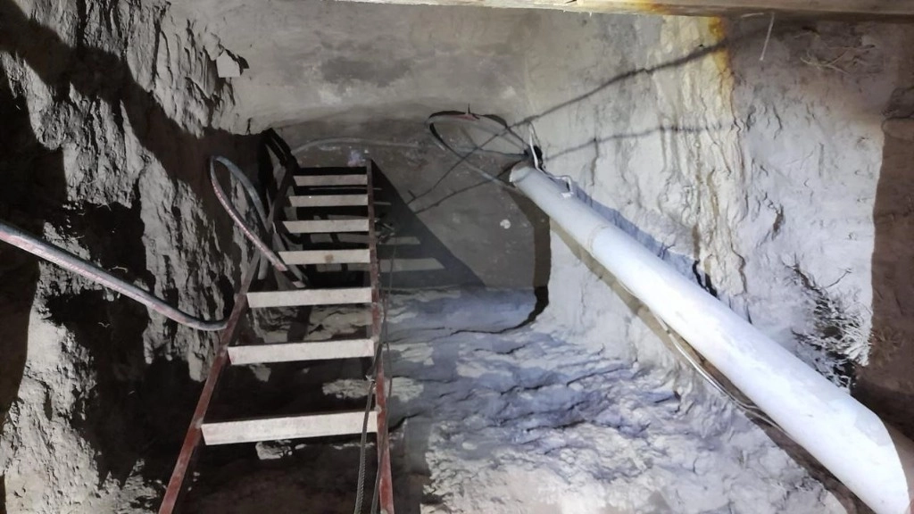 El túnel tenía unos dos metros de largo por 3 de ancho. Foto La Jornada