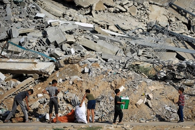 El representante de Hamas insistió en que esperaba la suspensión de las hostilidades en el terreno para que estas personas puedan ser liberadas. Foto Afp