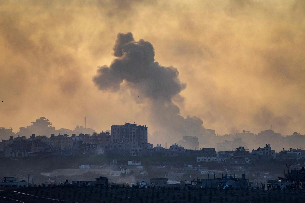 Después de un ataque aéreo israelí sobre la franja de Gaza, el 21 de noviembre de 2023. Foto Afp 