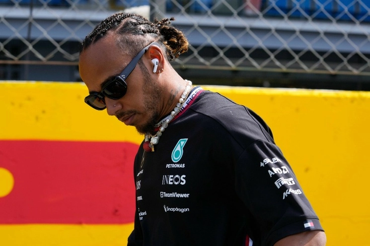 El piloto británico de Mercedes, Lewis Hamilton, durante un evento el 3 de septiembre de 2023. Foto Ap