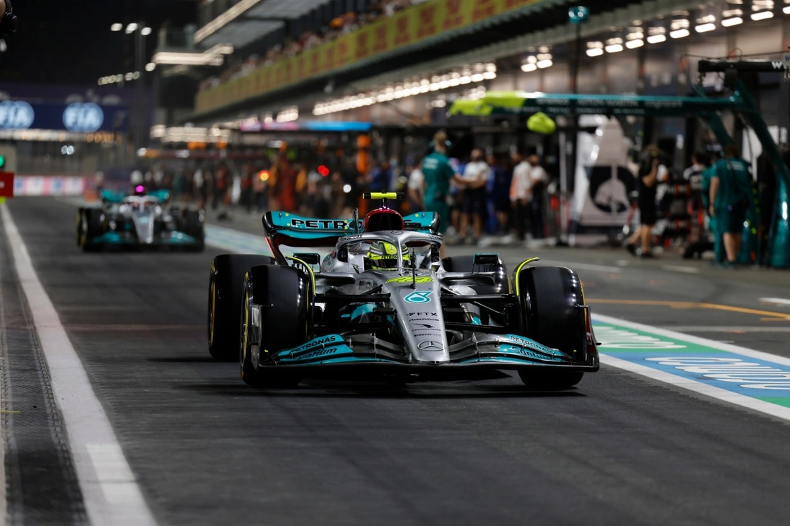Es la primera vez desde el GP de Brasil en 2017 en la que el piloto británico cae en la primera ronda de una sesión de clasificación. Foto Ap