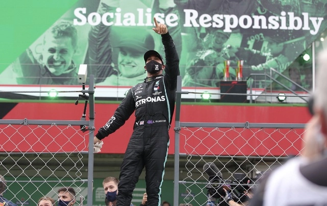 Lewis Hamilton ganó el Gran Premio de Portugal e hizo historia como el piloto de F1 con más victorias. Foto Ap