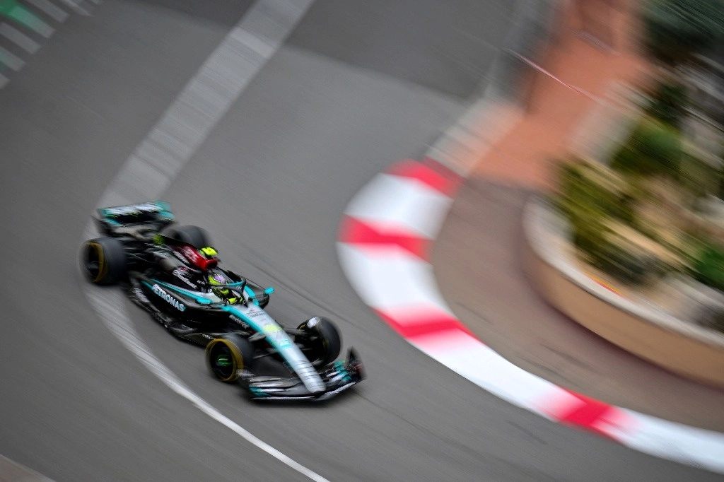El siete veces campeón del mundo de Fórmula 1 Lewis Hamilton lideró los primeros entrenamientos libres del GP de Mónaco, el 24 de mayo de 2024. Foto Afp