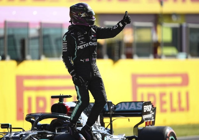 El sextuple campeón del mundo logró su 95ª ‘pole position’, en una pista donde los monoplazas disputarán un Gran Premio de F-1 por primer vez. Foto Bryn Lennon / Pool vía Ap