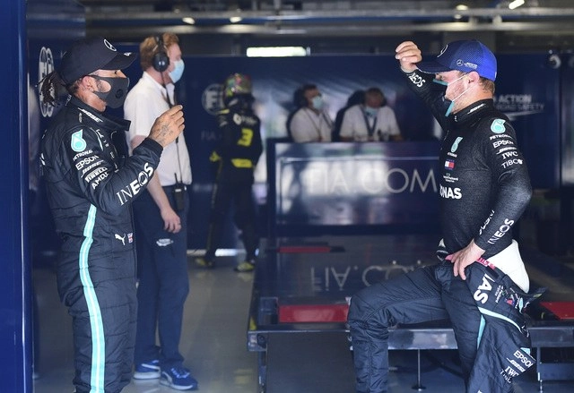 El británico Lewis Hamilton partirá desde la ‘pole position’ el domingo por el GP de Italia después de superar en la calificación a su compañero de equipo Valtteri Bottas, demostrando el enorme dominio de Mercedes sobre su competencia. Foto Jennifer Lorenzini / Pool vía Ap