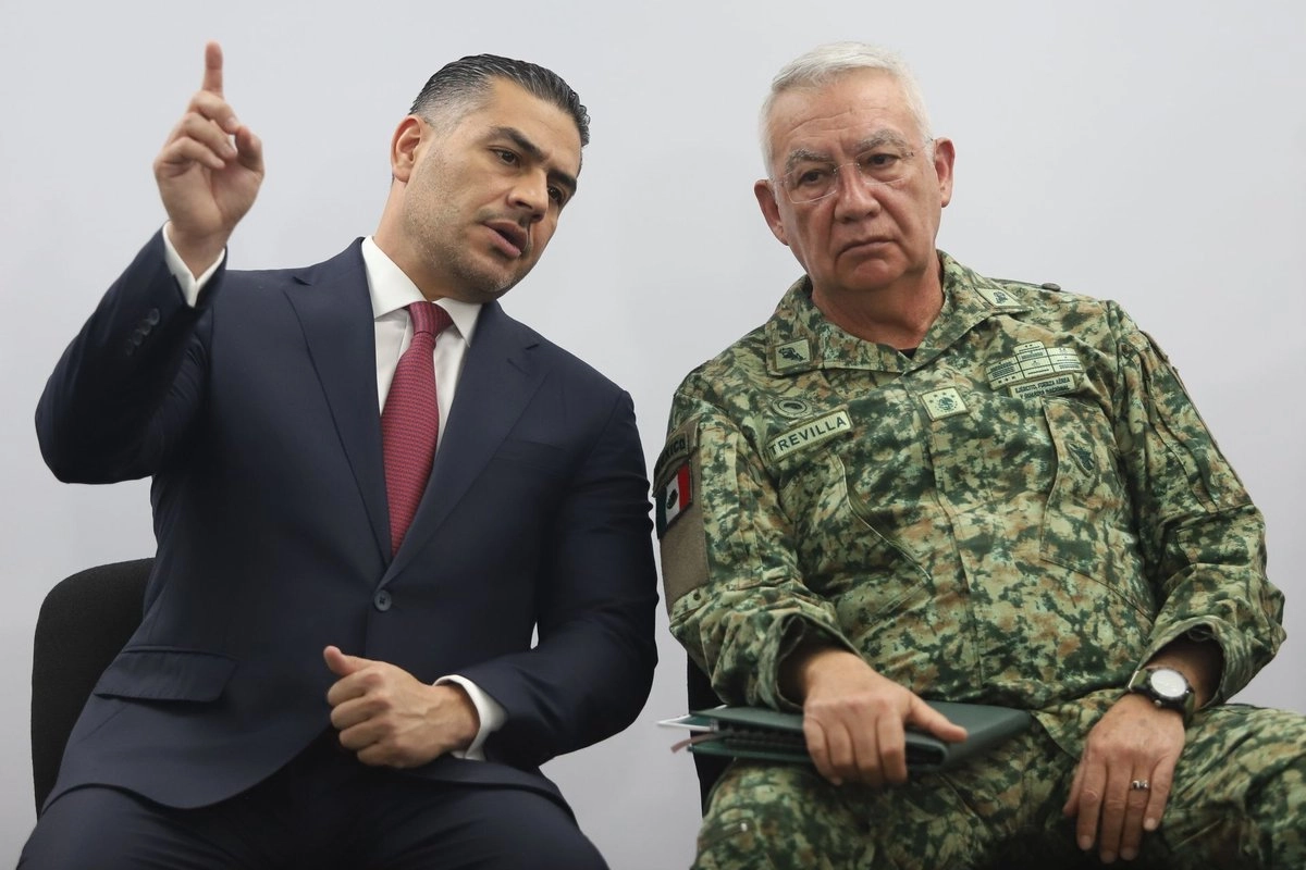 La primer reunión comenzó después de las 11:00 horas, en el cuartel regional de la Guardia Nacional en el poblado de Tiamba, en Uruapan, donde García Harfuch y Trevilla Trejo dialogaron con el gobernador morenista Alfredo Ramírez Bedolla; Grecia Quiroz García, alcaldesa sustituta de Uruapan; así como Carlos Torres Piña, fiscal general de Michoacán.