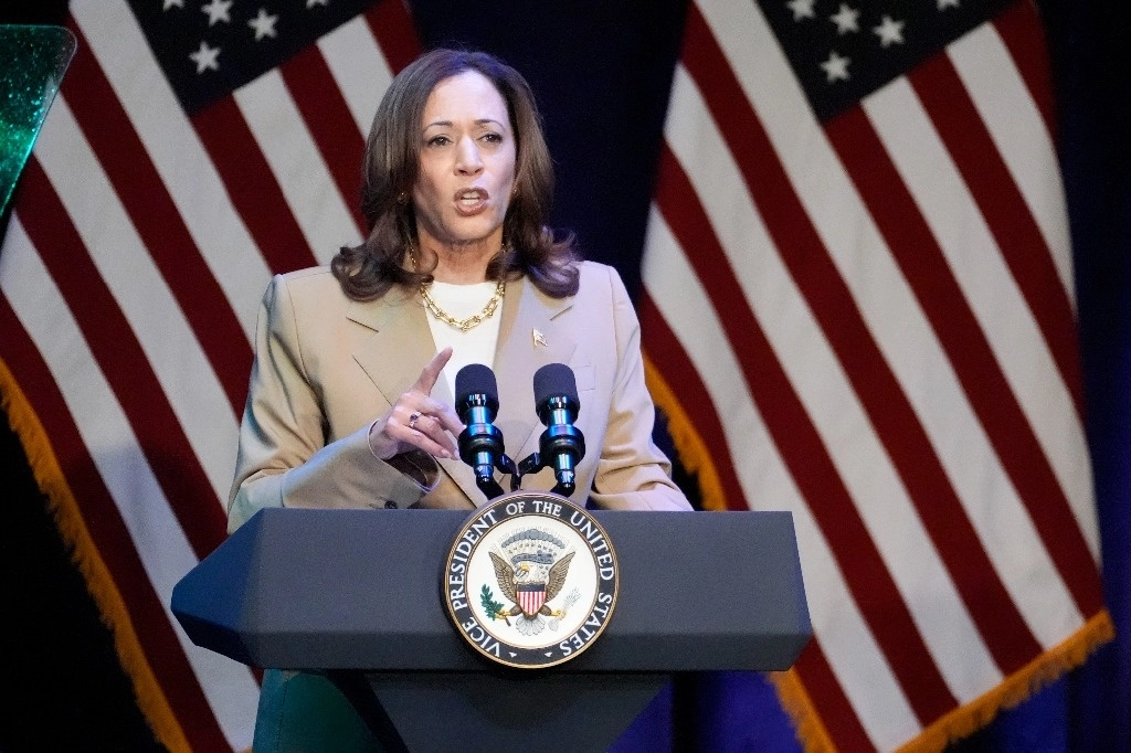 La vicepresidenta Kamala Harris pronuncia un discurso en un evento de campaña en Pittsfield, Massachusetts, el 27 de julio de 2024. Foto Ap